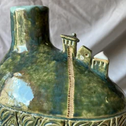 Vaso Versante Silenzioso in Ceramica Verde della Collezione Micromondo